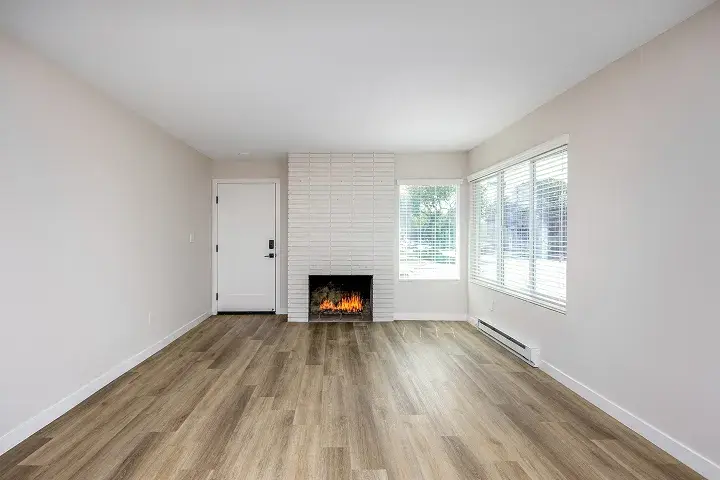 Mobile Photo of 4BR / 2BA