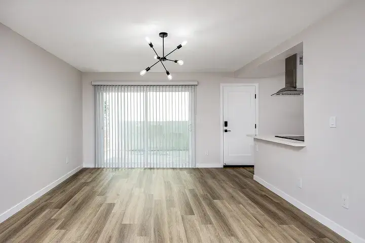 Mobile Photo of 4BR / 2BA