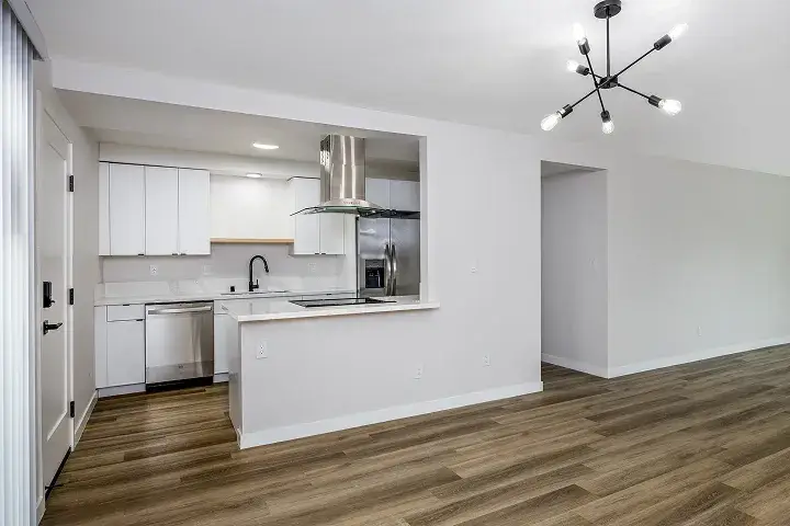 Mobile Photo of 4BR / 2BA