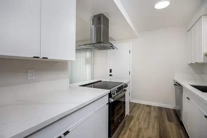 Mobile Photo of 4BR / 2BA