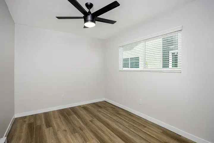 Mobile Photo of 4BR / 2BA