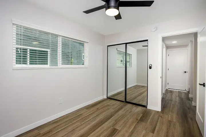 Mobile Photo of 4BR / 2BA