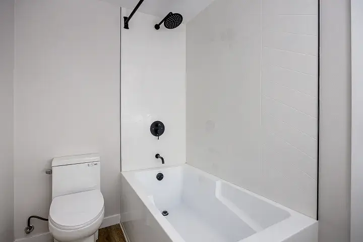 Mobile Photo of 4BR / 2BA