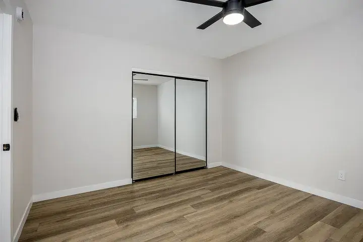 Mobile Photo of 4BR / 2BA