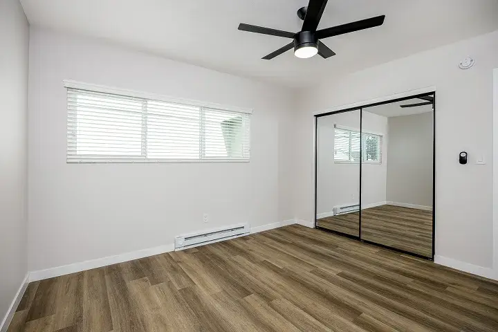 Mobile Photo of 4BR / 2BA